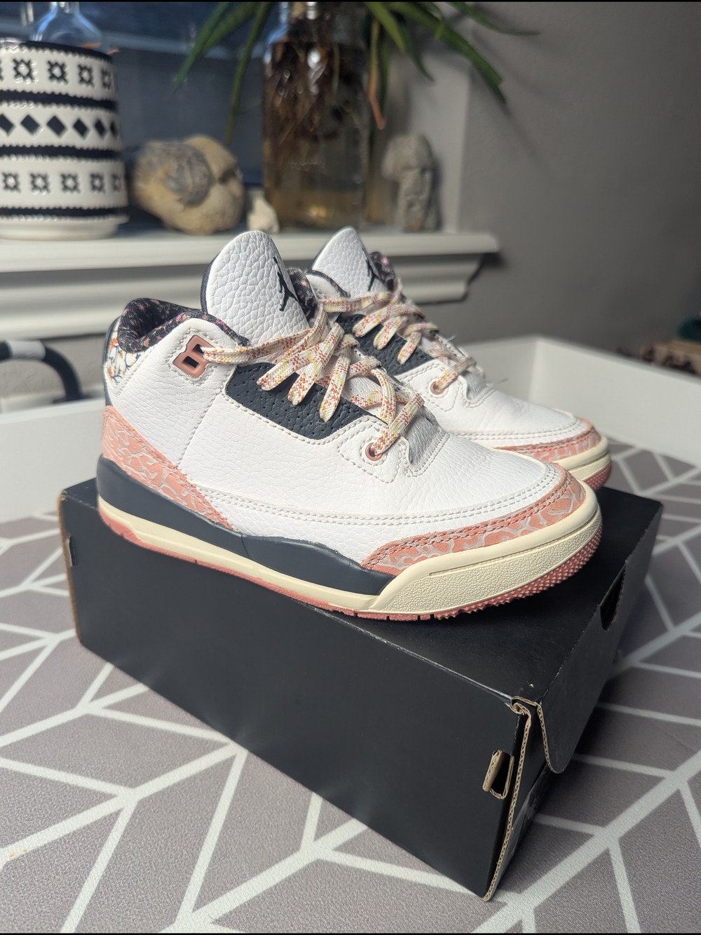 White and Pink Men’s Retro Basketball Sneakers